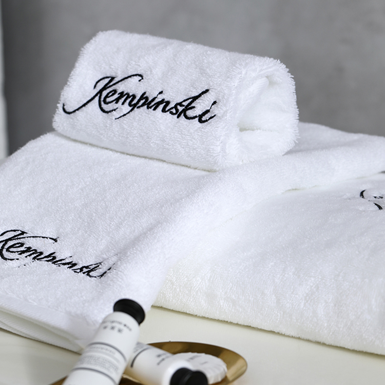 High Quality Customized Design Hotel White Towel with Logo