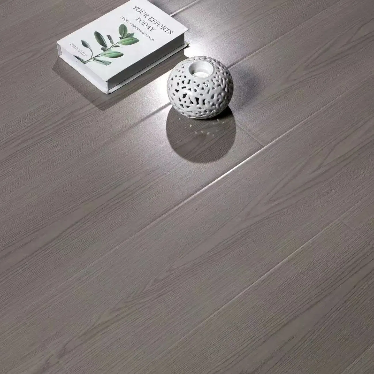 Водостойкий ламинат 12 мм для дома и коммерции