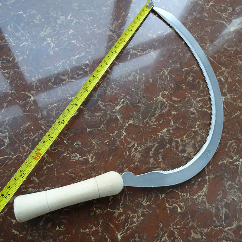Hight Quality Agricultural Hand Tools Steel Grass Tooth Garden Sickle with Wooden Handle