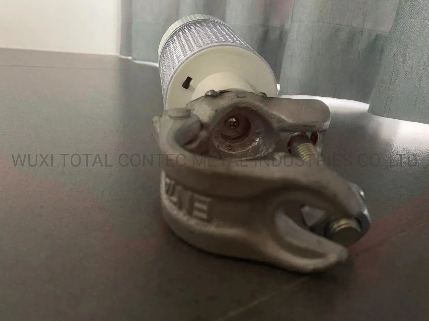 High Quality Solar Powered Barricade Flashing Warming Light with 48.3mm Half Coupler for Sale