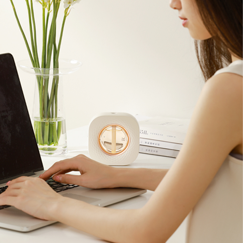 Suitable for Small Area Bedroom Car Battery Type Portable Essential Oil Diffuser