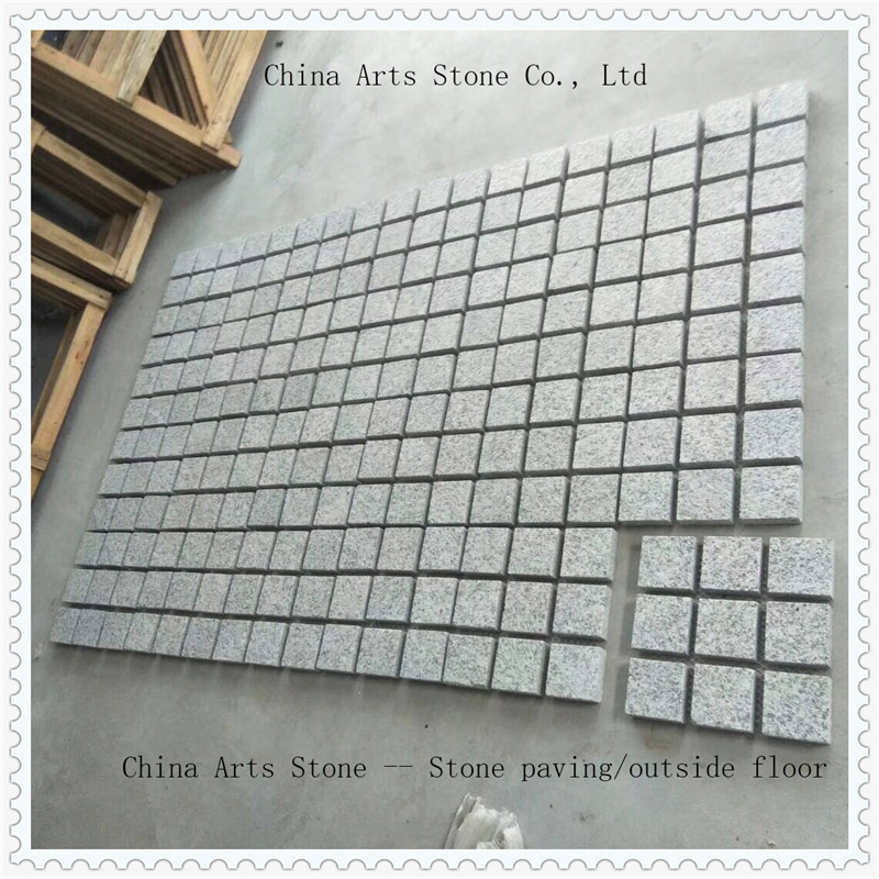 Non-Slip/ Flamed/ Nature Split Granite Back-Net Paving Tile for Square or Garden