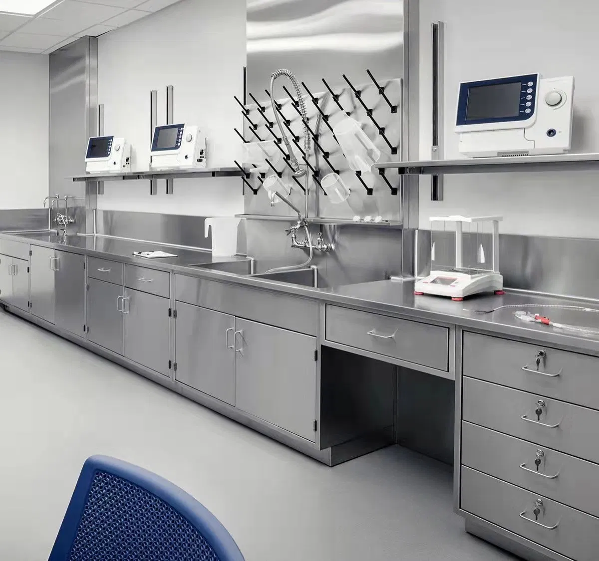 Heavy-Duty Stainless Steel Lab Countertops Easy to Sanitize Laboratory Benchtop