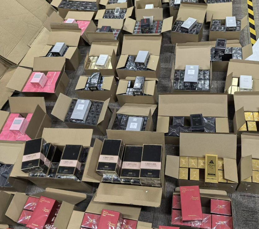 Парфюм Flagship Product 1: стойкий унисекс аромат, 100 мл