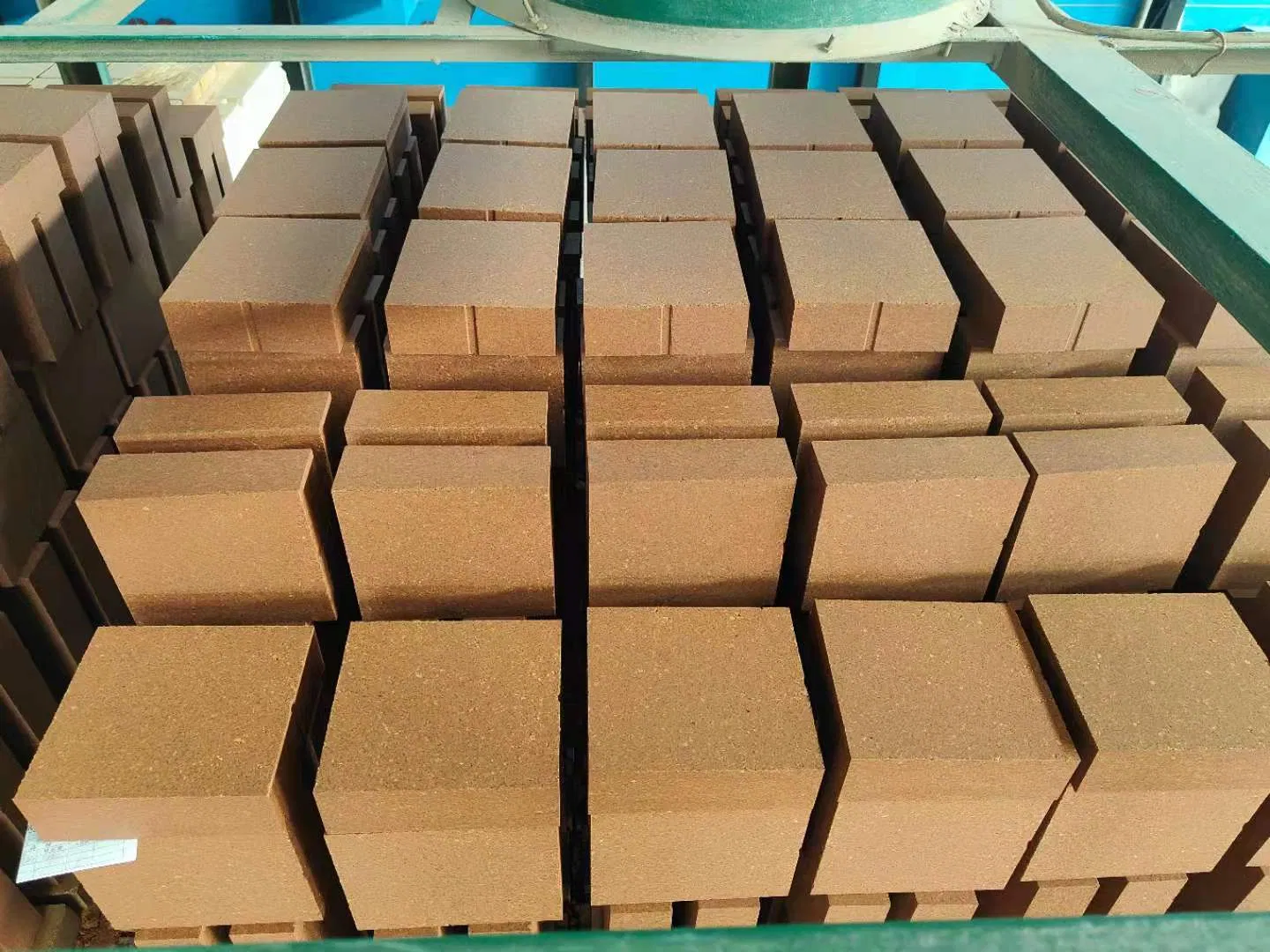 Магнезитовый кирпич Hercynite для цементных печей