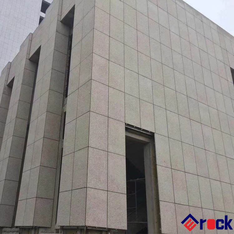 Factory Direct Bush-Hammered Finish China Yellow Beige Granite Slabs and Tiles for Wall Cladding