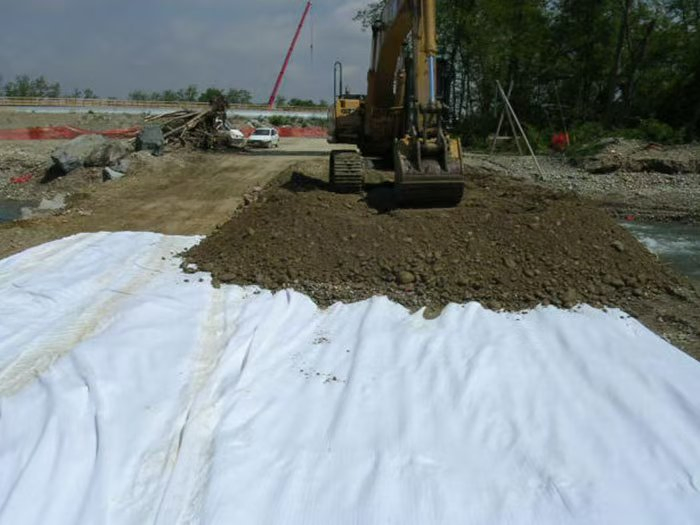 100-800G/M2 Polypropylene/Polyester Fabric Construction Material White/Black PP Pet Non-Woven Geotextile Fabric for Soil Separation and Drainage