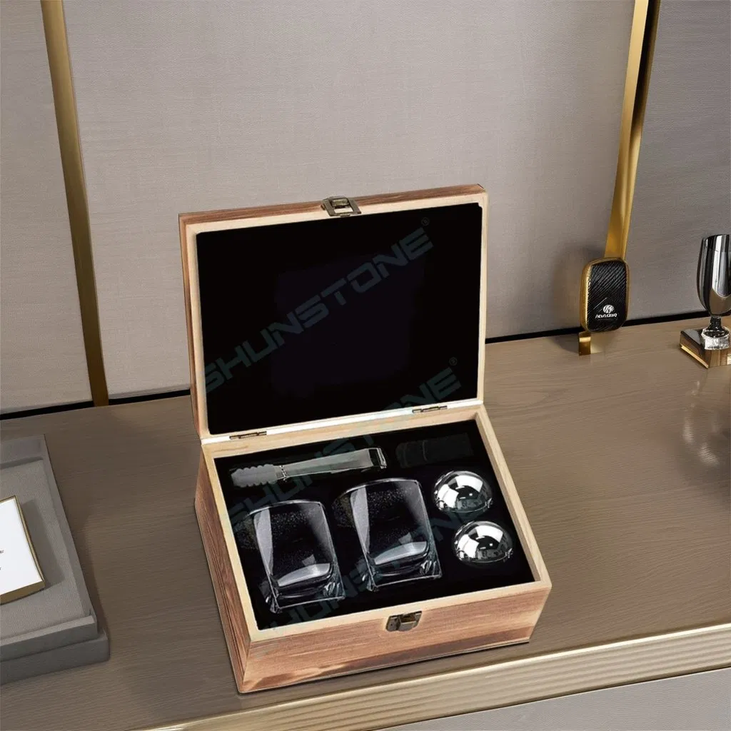 Wholesale Custom High Quality Whiskey Glass Gift Set of 2 Crystal Whisky Glass and Chilling Whiskey Ball Business Gifts Sets