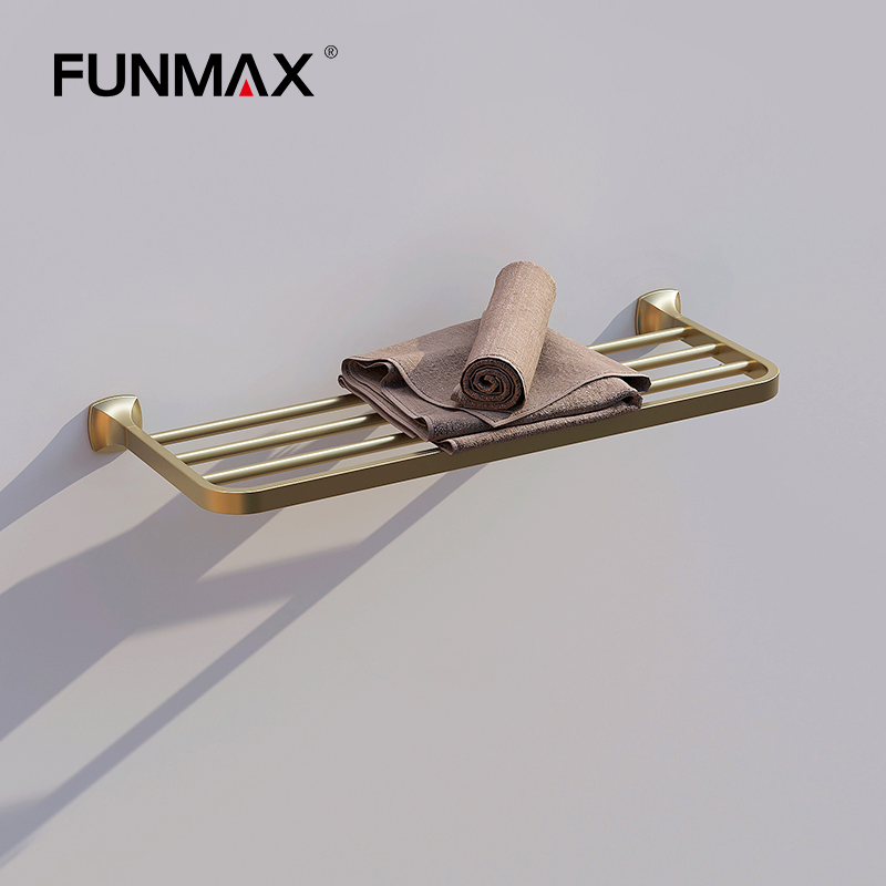 Набор аксессуаров для ванной в хроме и золоте