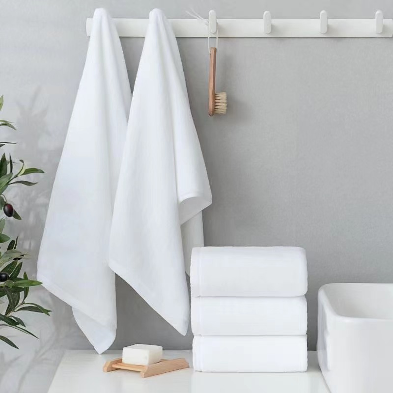 Hotel Face Towel with Hotel Amenities for Guest Room Using