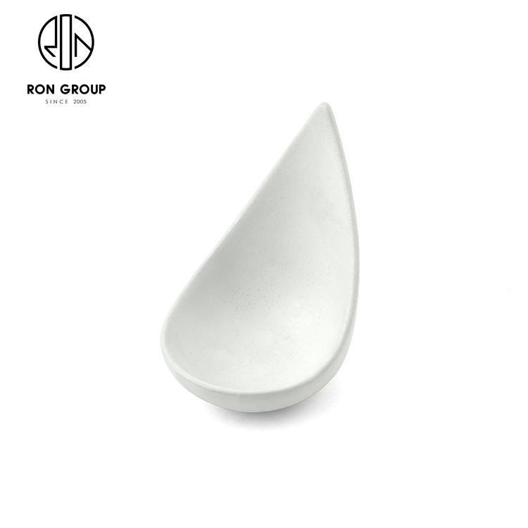 Factory Price White Leaf Shape Porcelain Dinnerware Customized Ceramic Spoon for Coffee Shop Restaurant Commercial Catering Use