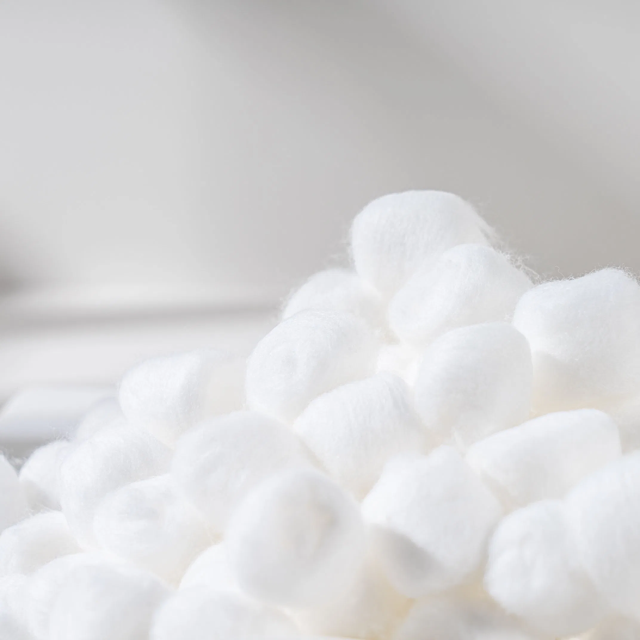 Premium 100PCS Pure Cotton Balls in Zipper Storage Bag