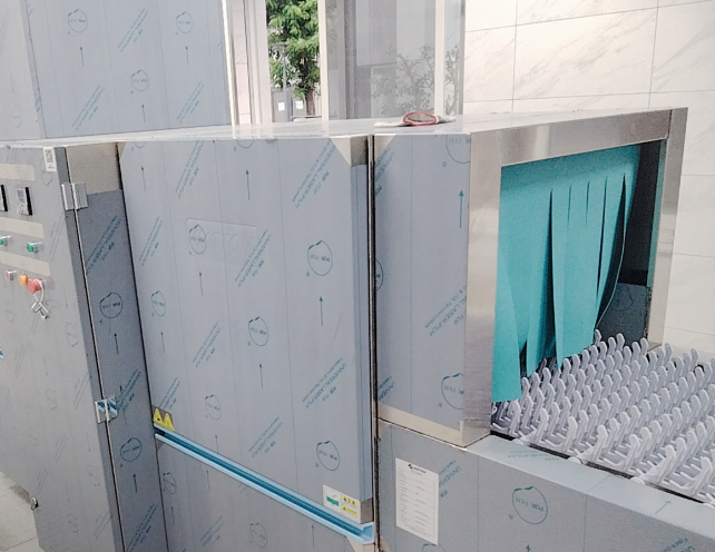 Multi-Functional Hood Type Commercial Dishwasher for Diverse Kitchen Needs