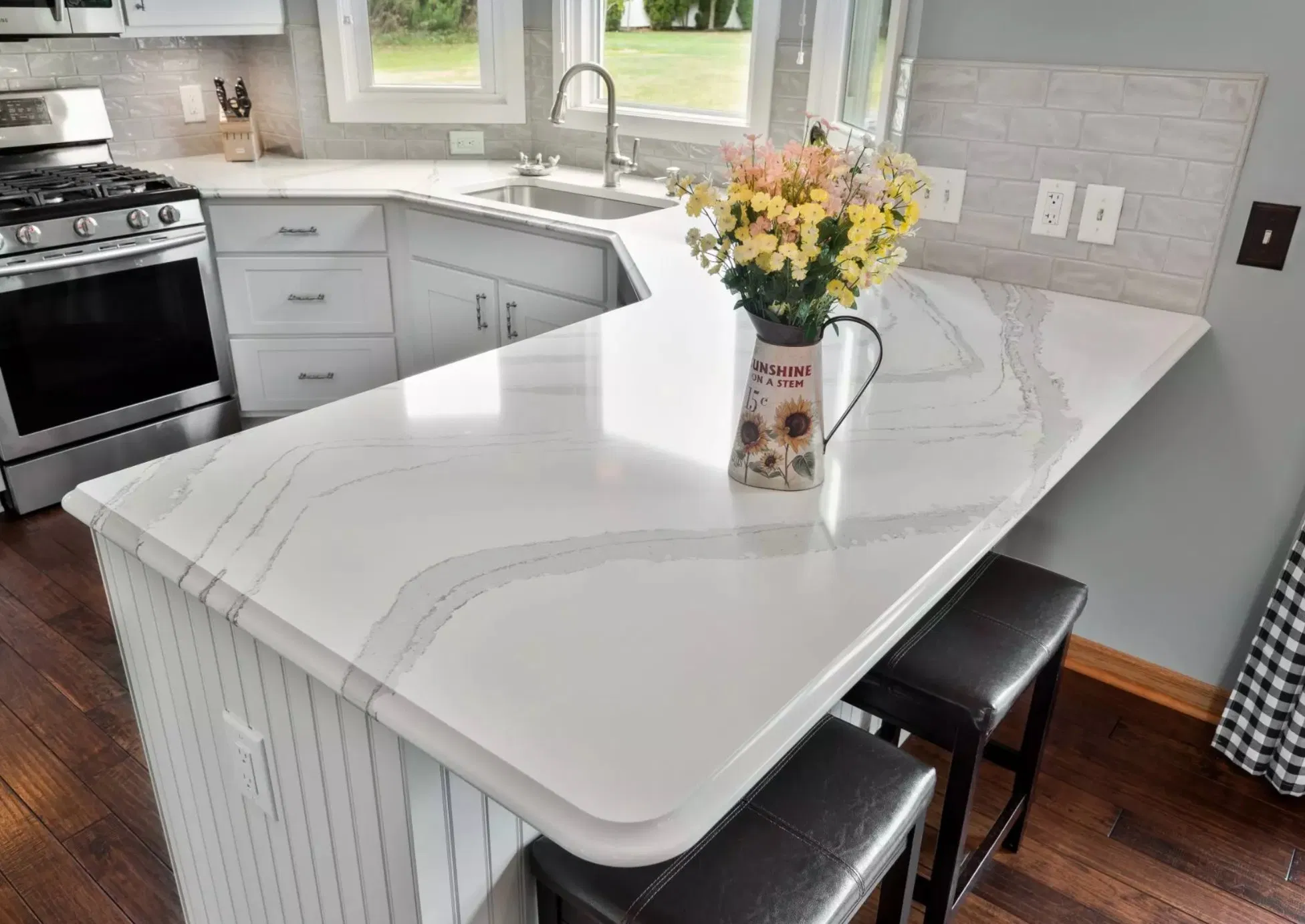 Kitchen Countertops Building Material Tile Ceramic Tile Kitchen Furniture Artificial Stone Board Wall Panelstone Shower Head Porcelain Tile Kitchen Faucet Top