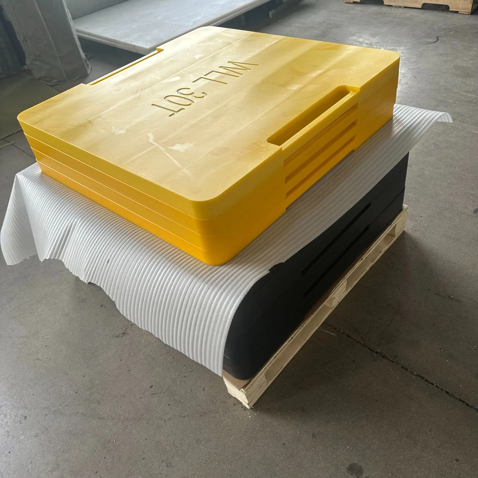 Customized HDPE Sheet Construction Temporary Ground Protection Mat HDPE 4X8FT 2-25mm Customized PVC Sheet Factory Sandwich Plastic Board UHMWPE Outrigger Sheet