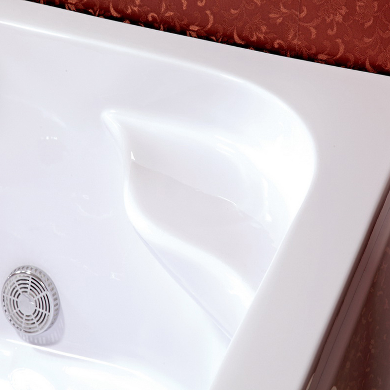 Акриловая ванна с гидромассажем TLP-631