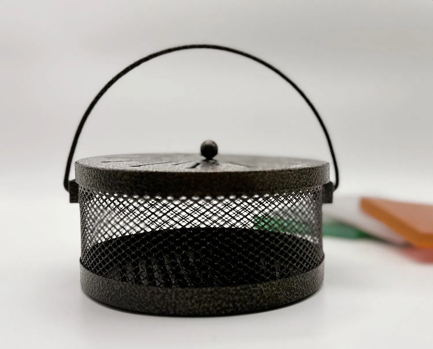 Iron Mosquito Coil Holder with Lid and Handle, Bronze