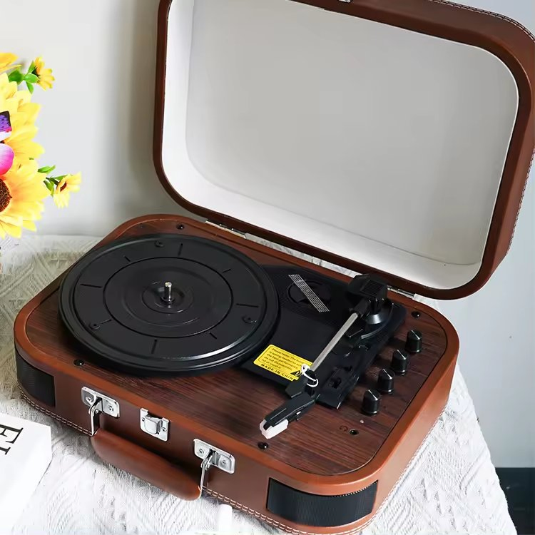 Портативный проигрыватель винила в чемодане с Bluetooth