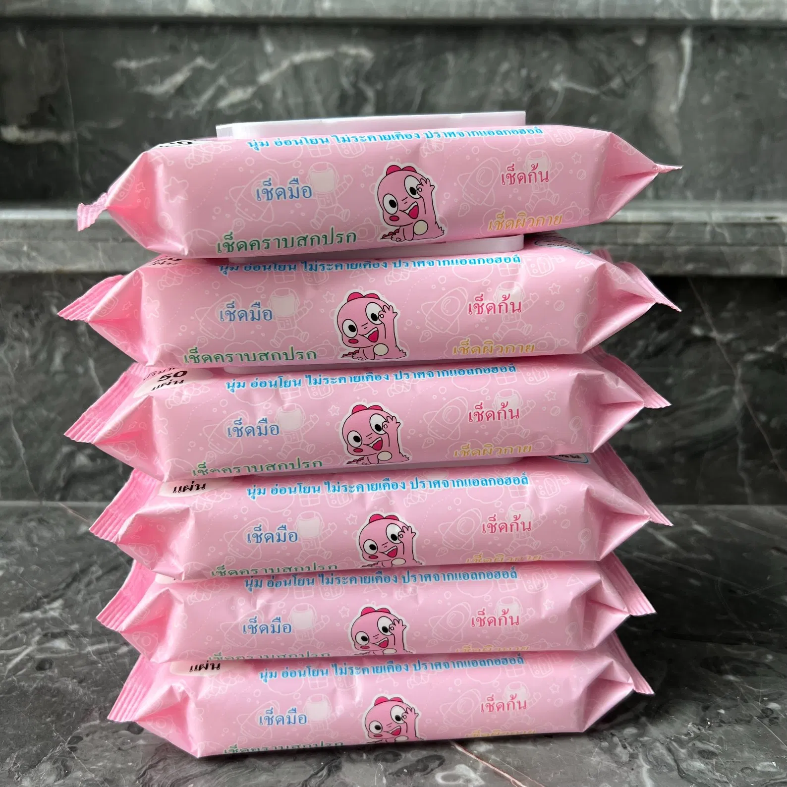 OEM Customized Eco Friendly Biodegradable Natural Sensitive Skin Cleaning Baby Wet Wipes