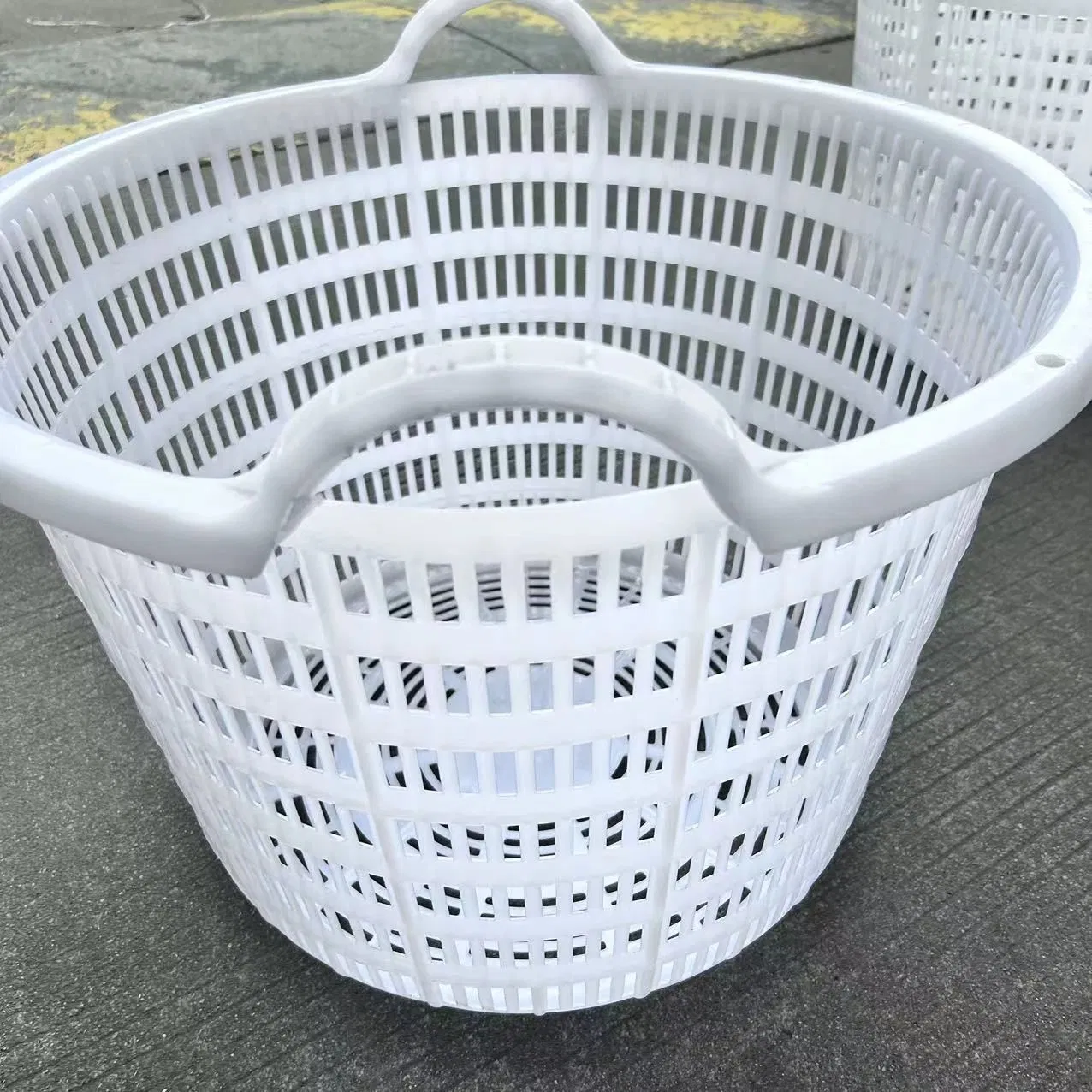 Durable Round White Plastic Baskets for Wholesale Fruit and Veggie Storage