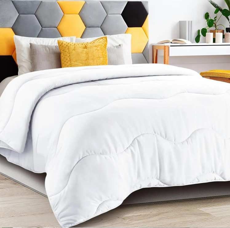 Custom Warm and Comfortable 100% Polyester Microfiber Wavy Quilted Mattress