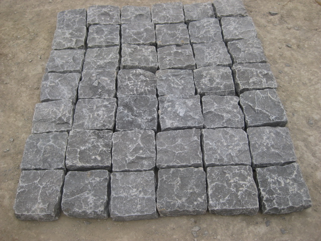 Building Material Natural Limestone Nature Split/Honed/Tumbled Bluestone for Floor Tiles and Paving Stone and Wall Cladding/Facade
