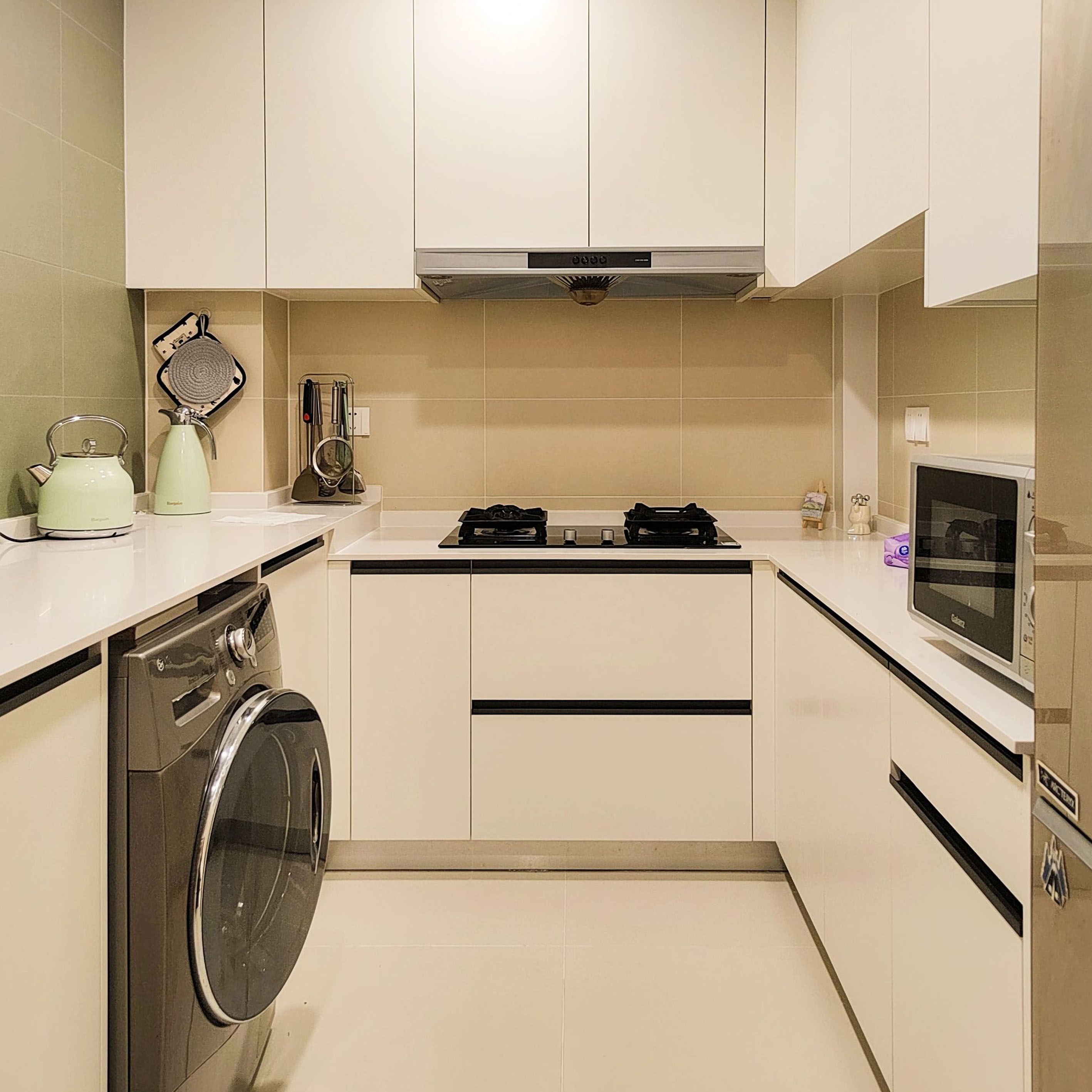 Мебель ручной работы белая глянцевая на заказ