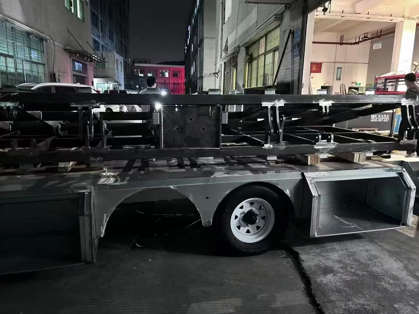 P4 Outdoor Mobile LED Trailers Display Screen Billboards Giant Advertising