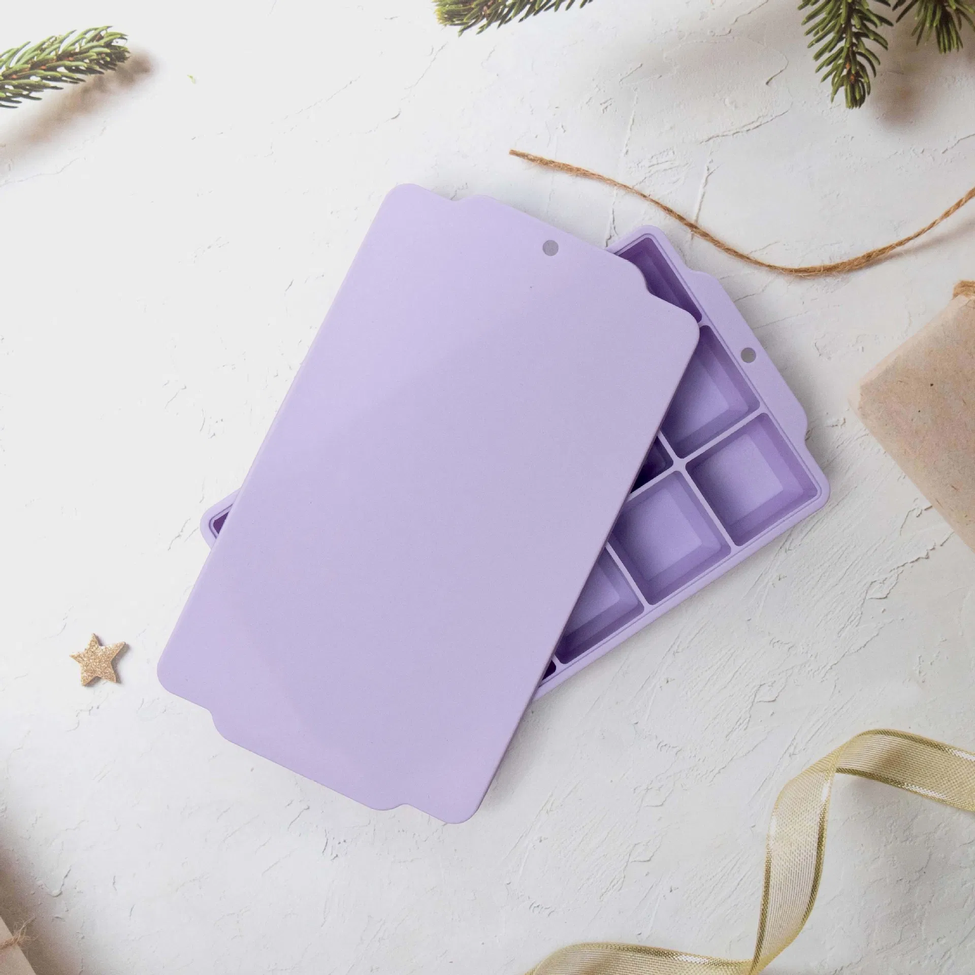 Силиконовая форма для льда на 15 ячеек с крышкой