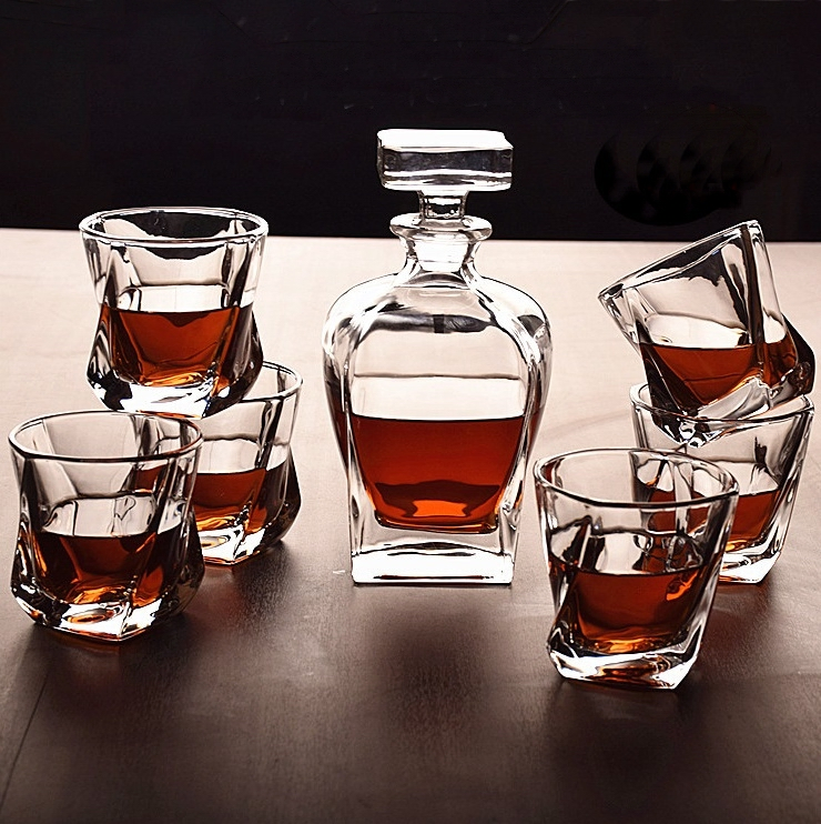 7-Piece Italian Style Glass Decanter & Whisky Glasses Set, Elegant Whiskey Decanter with Ornate Stopper and 6 Exquisite Cocktail Glasses
