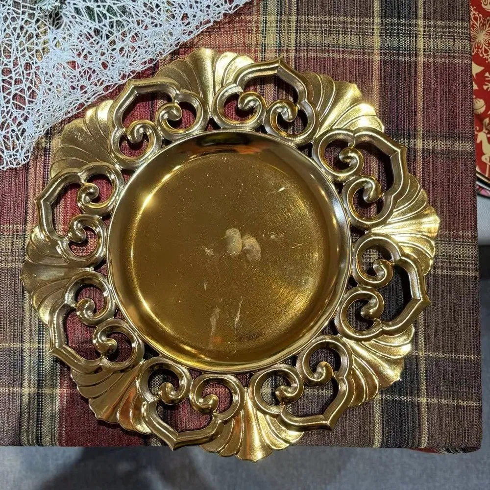 Fine Detailing 380g Net Weight PP Material Disposable Plastic Event Charger Plate