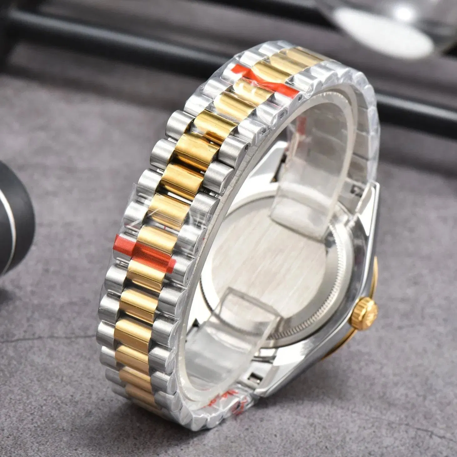 Gold Stainless Steel Watch Cover Top Luxury Sports Waterproof Watch Classic Design Green Fashionable Quartz