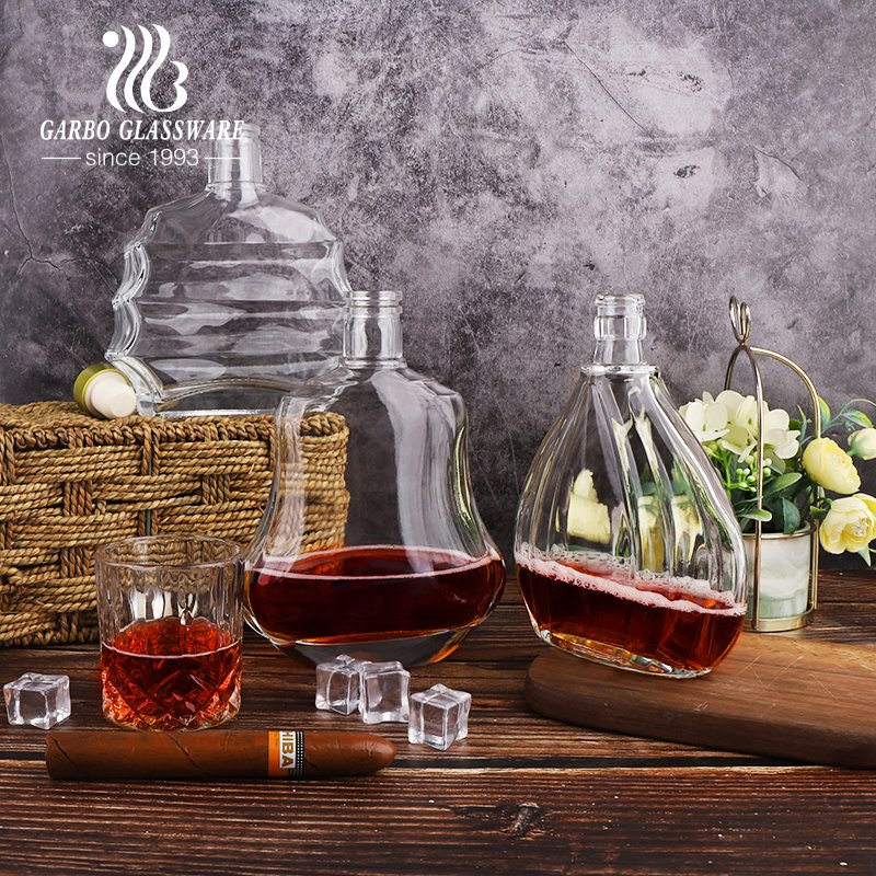 Wholesale Old-Fashion 18oz Wine Bottles Embossed Bar Pub Clear Glass Whisky Decanter
