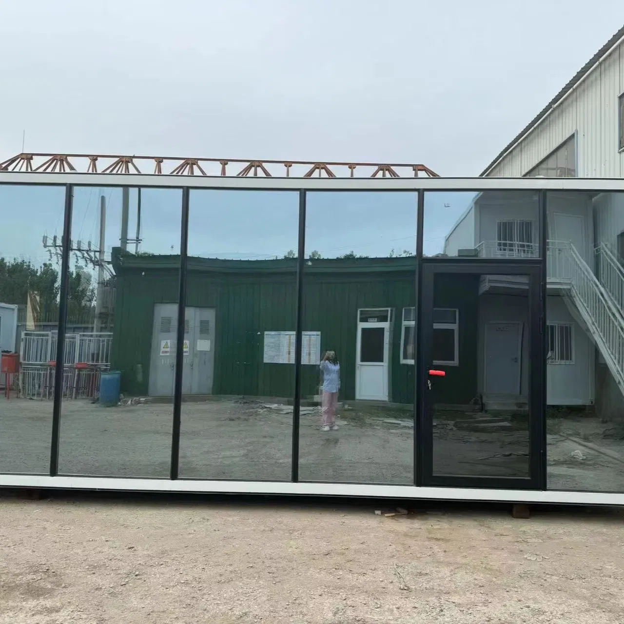 Hot Sale Prefabricated Luxury Small Apple Cabin House for Sale Prefab Portable 10FT 20FT 30FT 40FT Office Pod Acoustic Container Home
