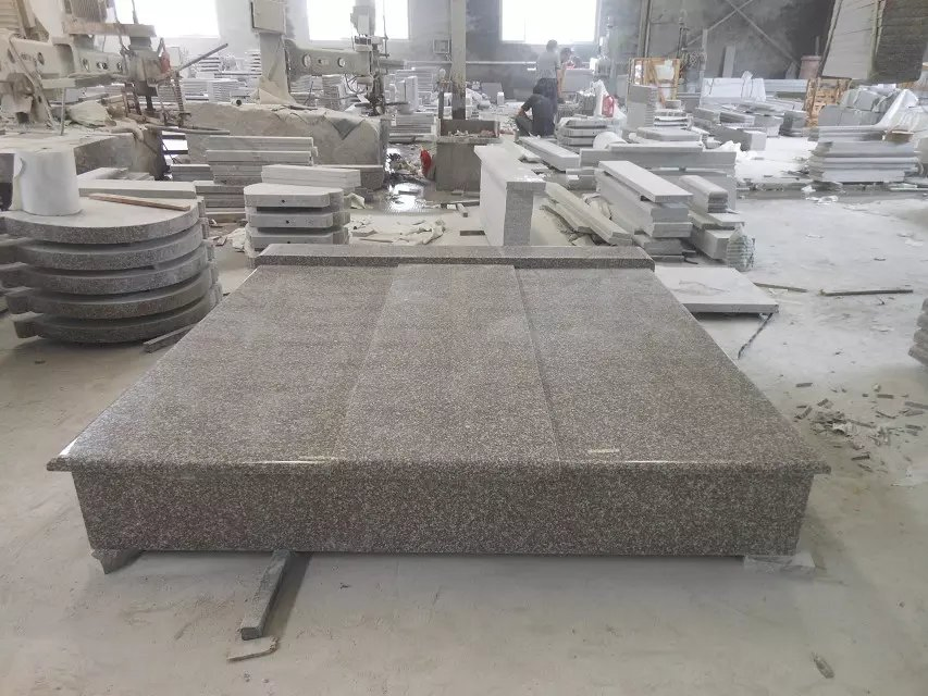 Customized Granite European Poland Memorial Tombstone Gravestone for Cemetery Material Hand Carving, Machine Carving Memorial Monument Design