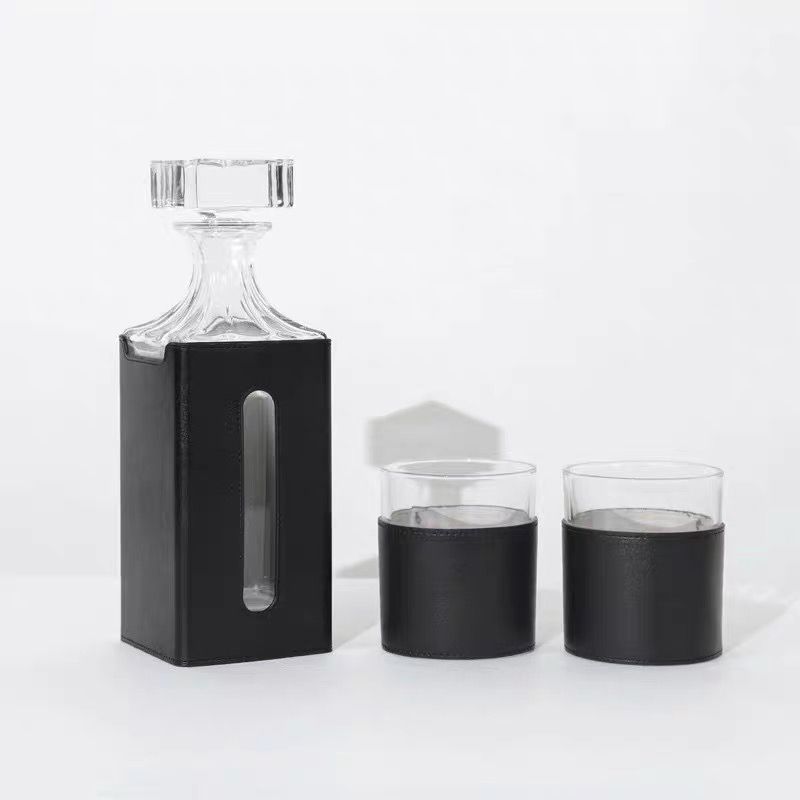 Luxury Whiskey Bottle and Glass Ber Set for Bar Dining Table Decoration