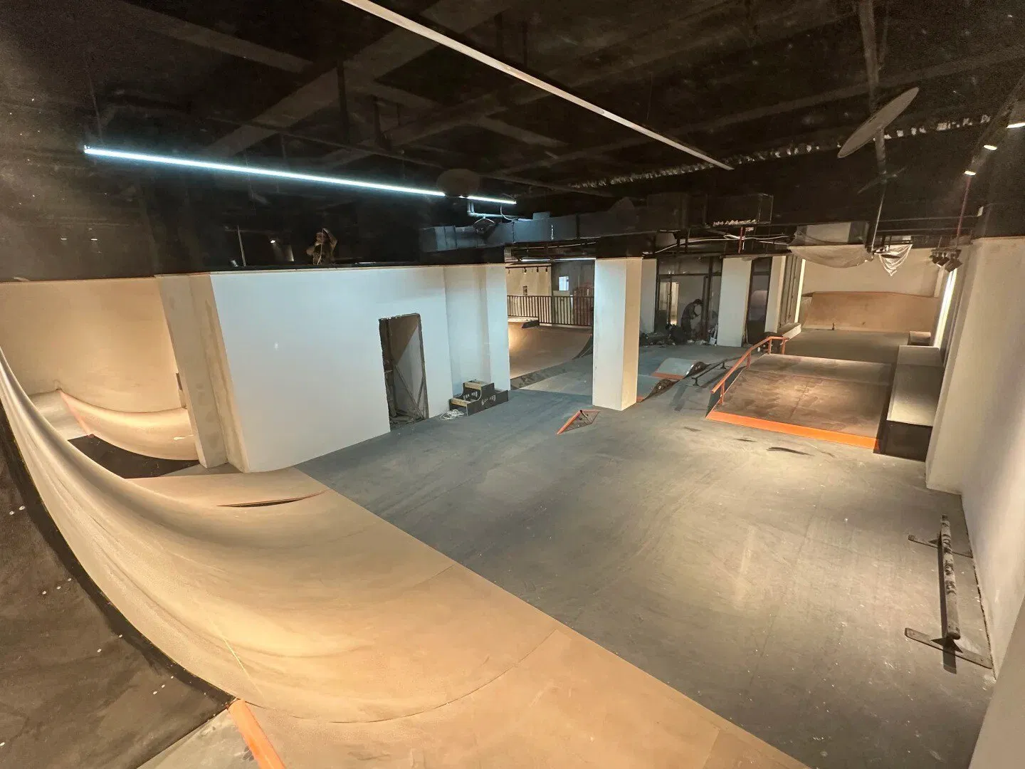 Phenolic Glue Friction Resistant Compact Laminate Panel HPL for Outdoor Skateboarding Platform Tracks