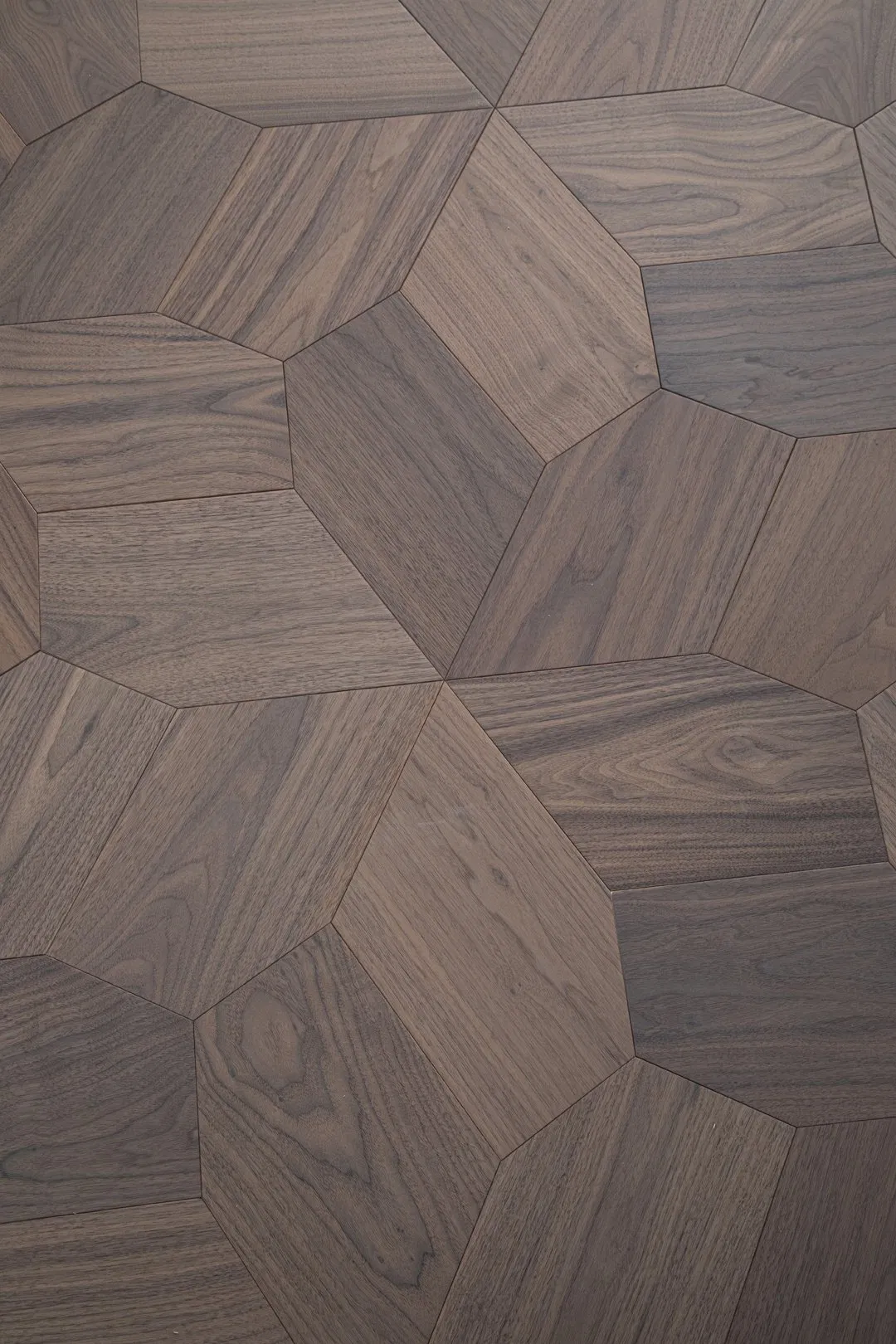 Паркетная доска из черного ореха, геометрический узор