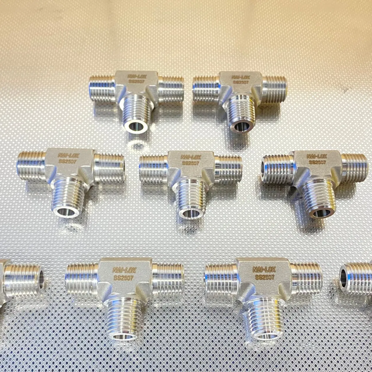 Nai Lok High Strength Super-Duplex Steel 2507 S32750 Thread Fitting Male Tee 2.5mo Stainless Steel Instrument Pipe Fitting