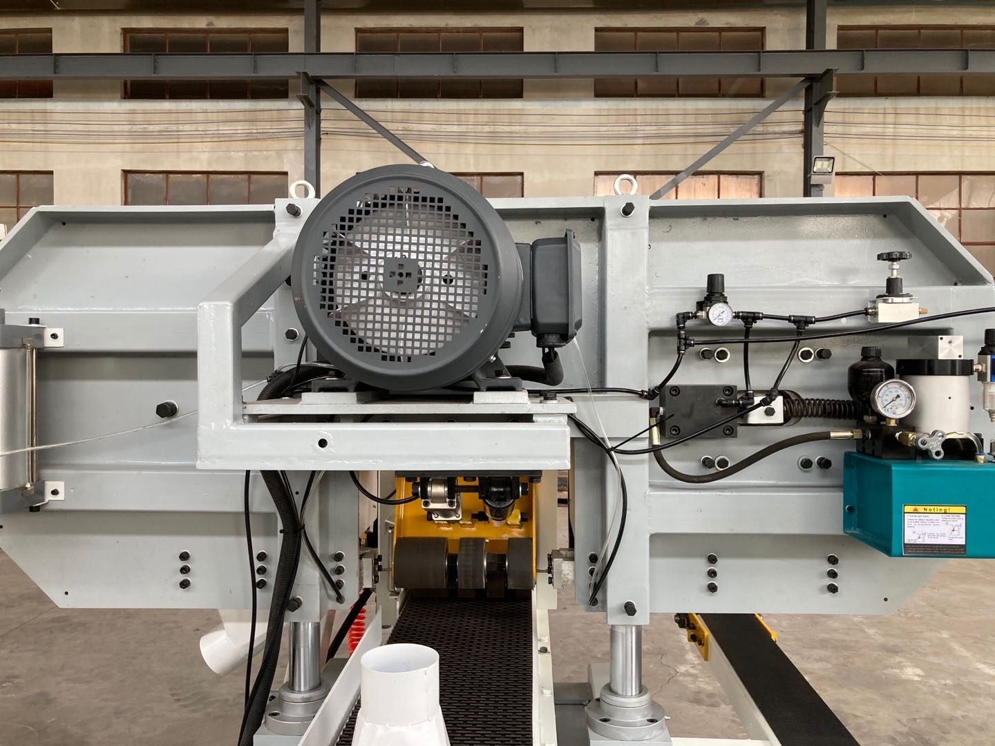 Станок ленточнопильный горизонтальный по дереву