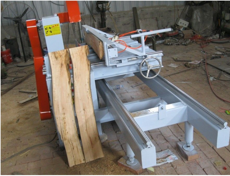 Ленточная пила по дереву горизонтальная