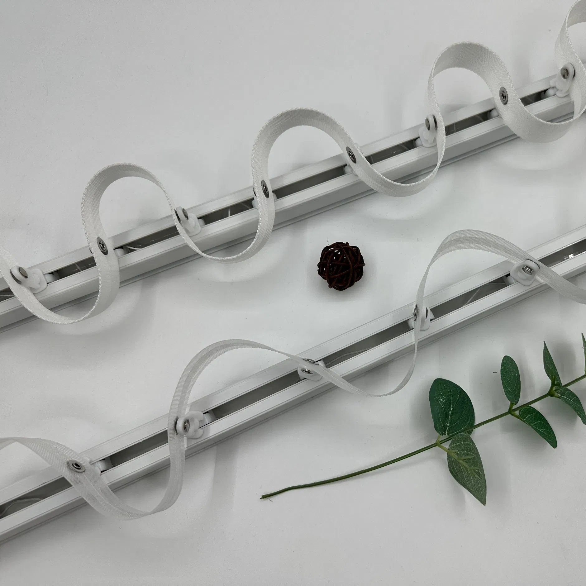 Durable Luxury Style Snake Shaped Curtain Track for Boss Office Windows/Balconies