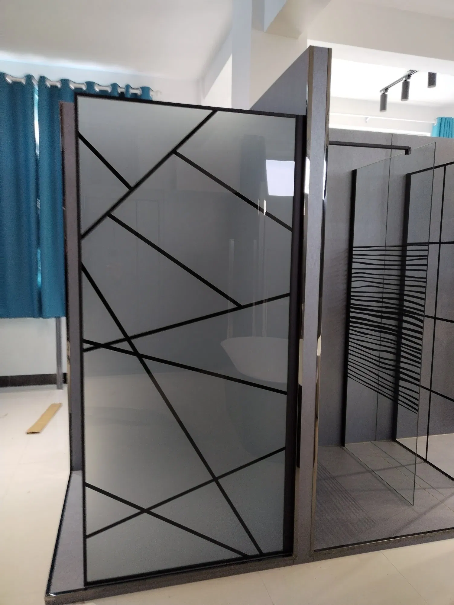 Factory Price Shower Screen Walk in Black Frosted Printing Tempered Glass Customized