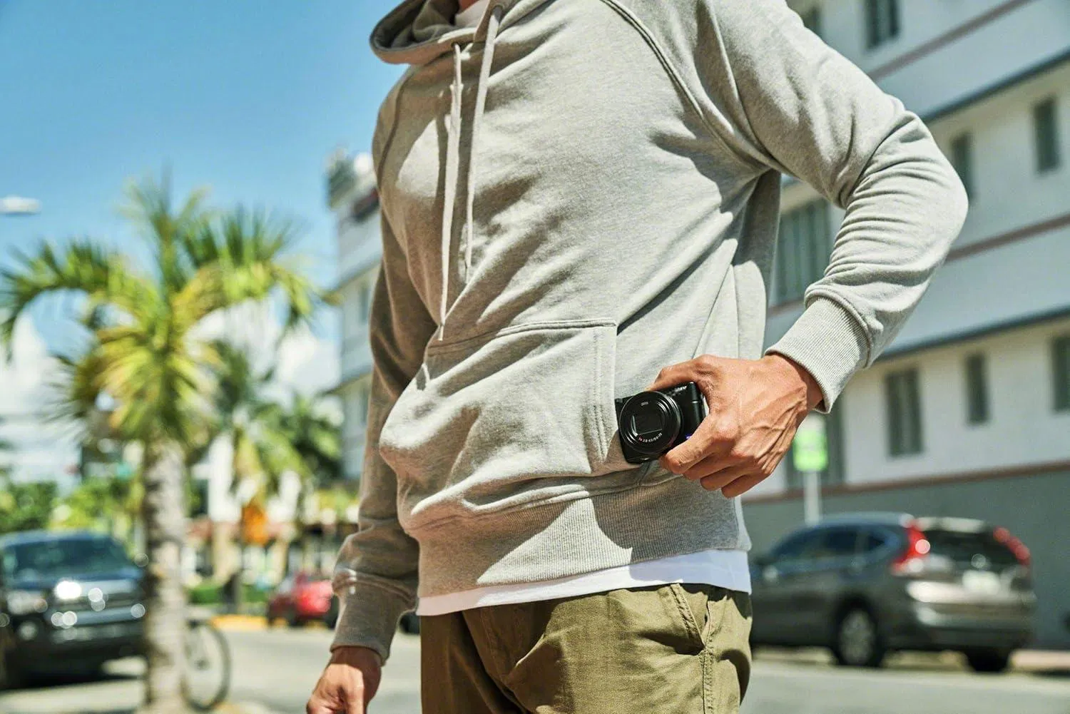 Advanced CMOS Sensor Compact Camera with Model No.: Rx100 VII