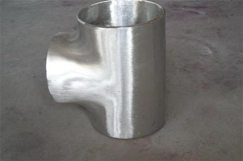 Tee A234 Steel Fittings Welded Black Paint for Petroleum and Chemical