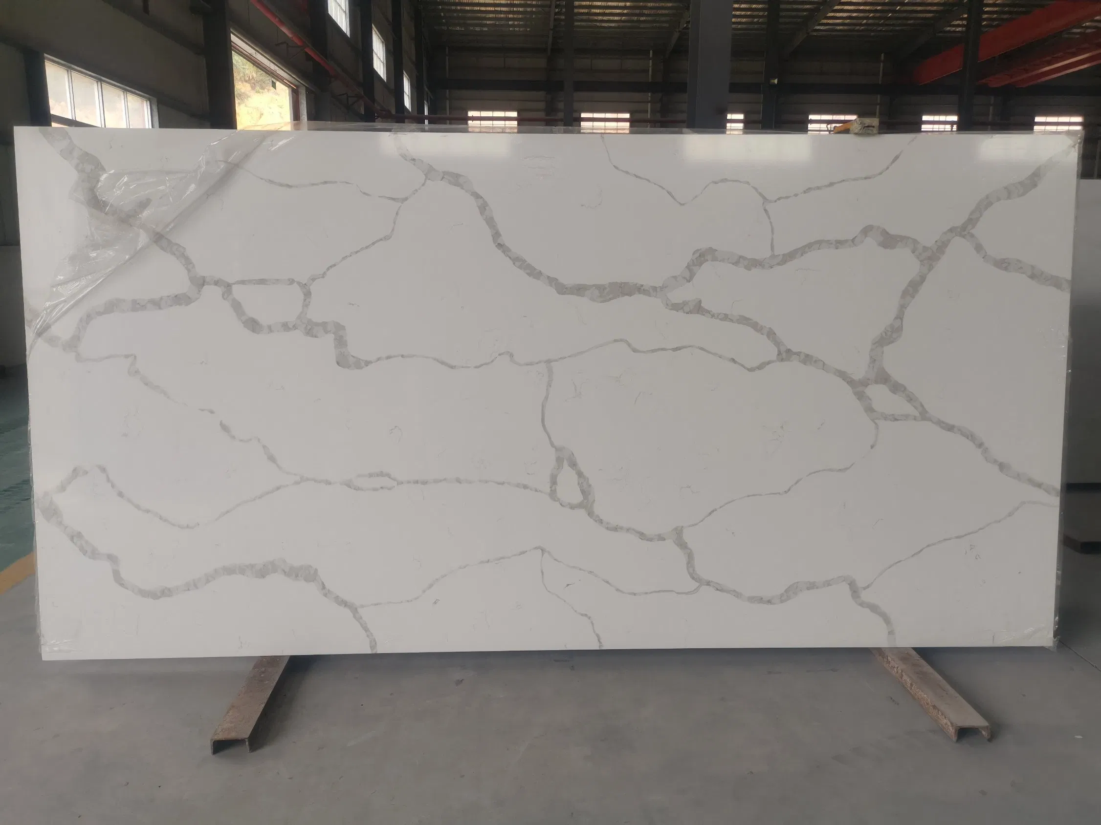 OEM Factory Acrylic Slab Quartz Stone Kitchen Top Home Decoration Construction Material Black Wihte Panda Calacatta White Quartz Slabs for Kitchen Quartz