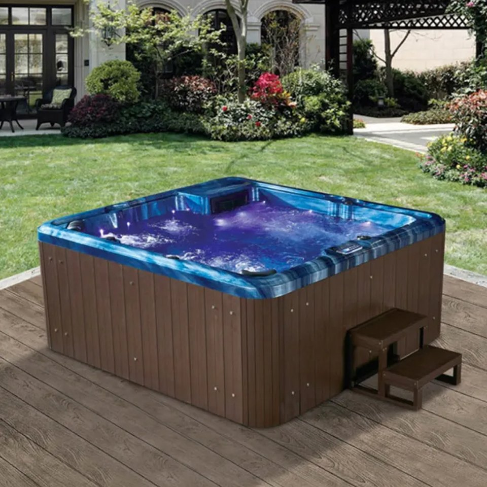 Большой уличный спа-бассейн на 7 человек с гидромассажем и ТВ