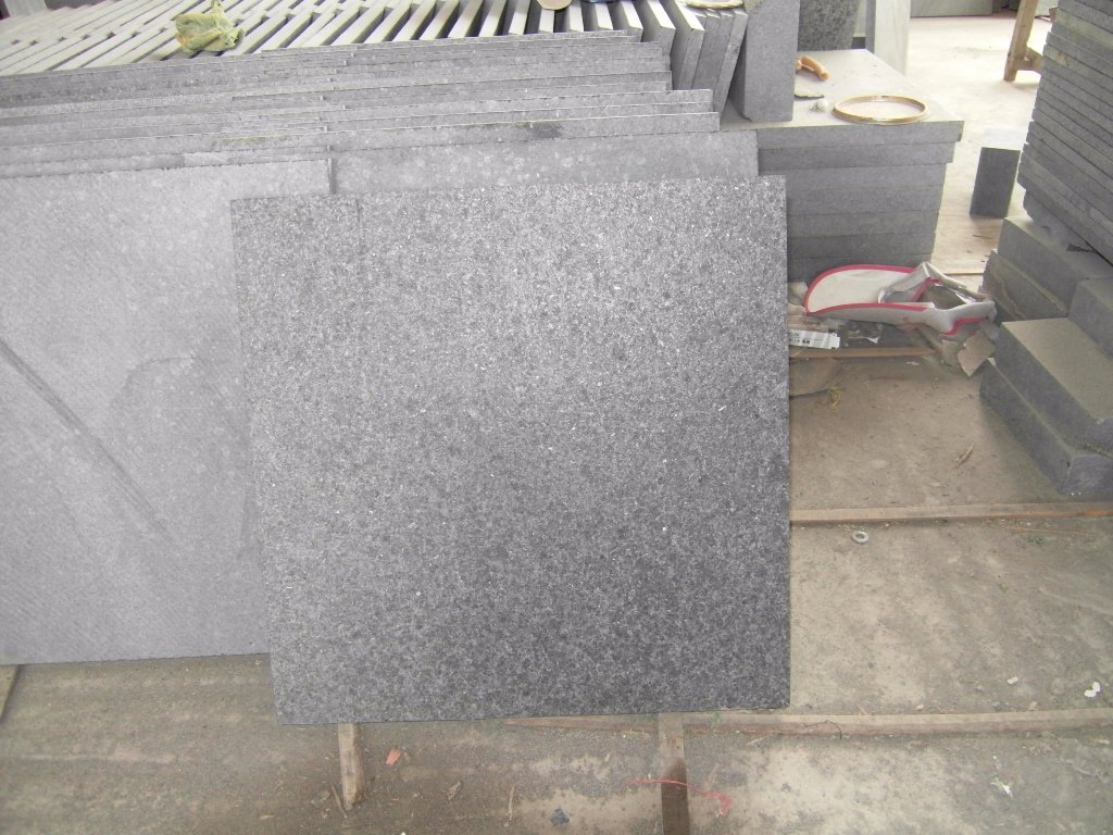 Flamed Black Basalt Tiles Customized Paving Floor Tiles