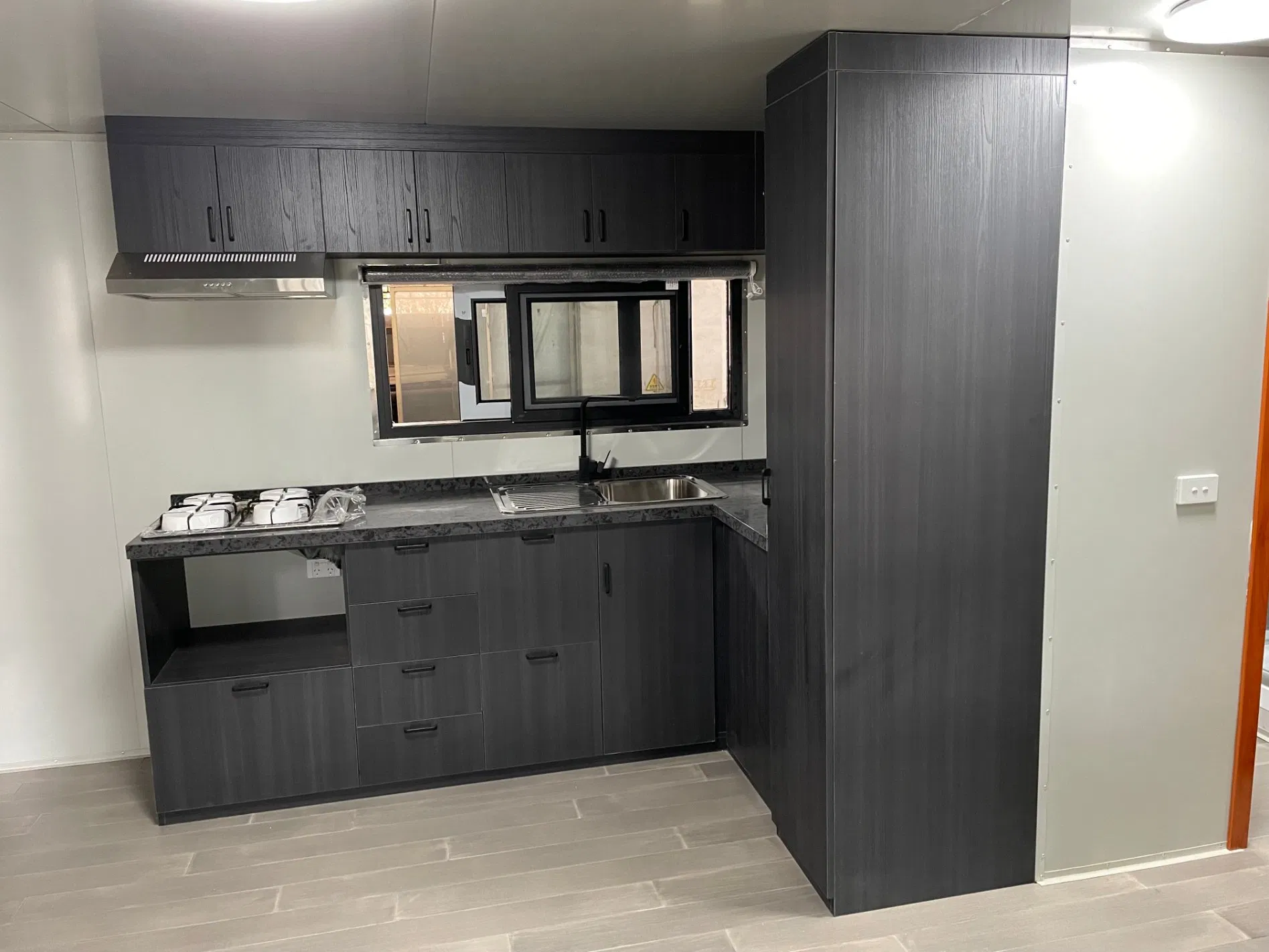 Customized Affordable Movable Apartment Tiny House on Trailer Chassis