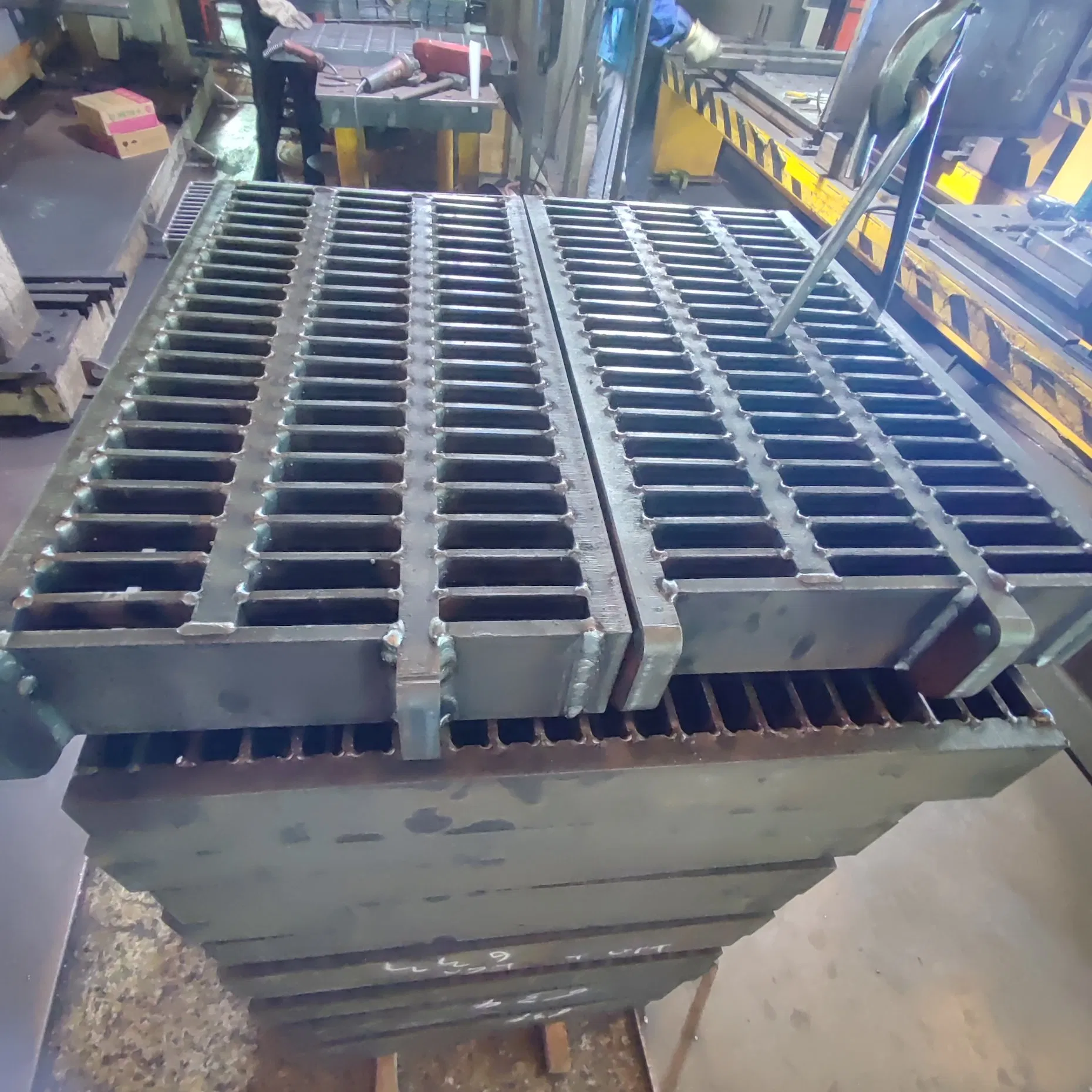 Heavy Duty 90X22mm Flat Bar S355 Steel Gully Grate Trench Cover Drainage